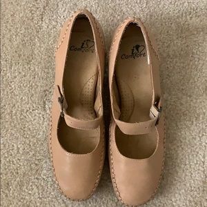 Tan iComfort leather shoes size 8.5